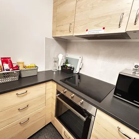 Modern Basement 1bhk Private Entry 公寓