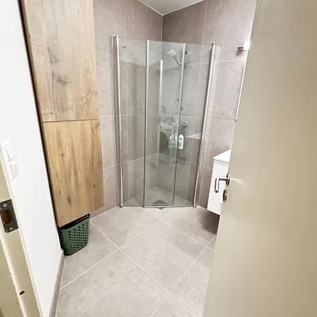 Modern Basement 1bhk Private Entry 斯塔万格