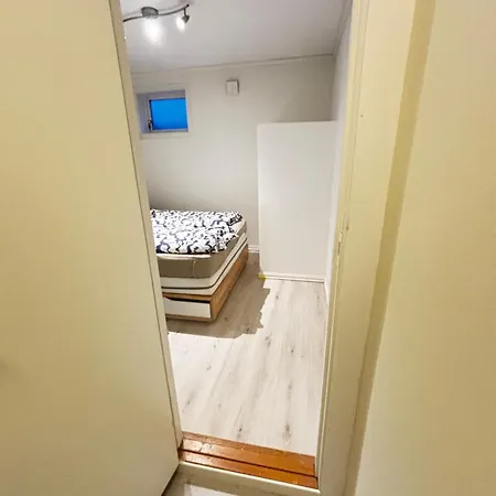 Modern Singlebedroom Private Entry