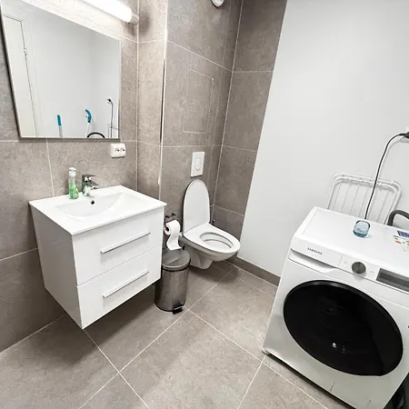 Modern Basement 1bhk Private Entry 斯塔万格