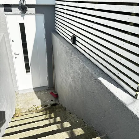 Modern Basement 1bhk Private Entry 斯塔万格