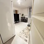 Lägenhet Modern Basement 1bhk Private Entry